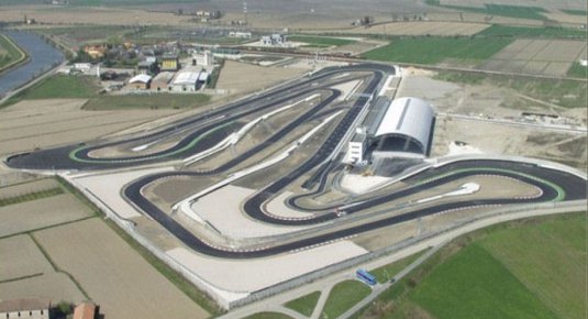 guidarea una ferrari adria
