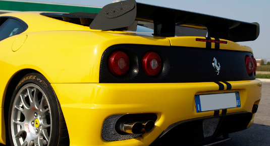 guidare-ferrari-ferrara-su-strada