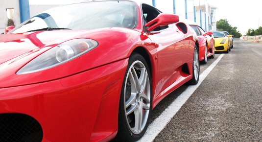 guidare ferrari in pista