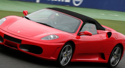 guidare ferrari in pista