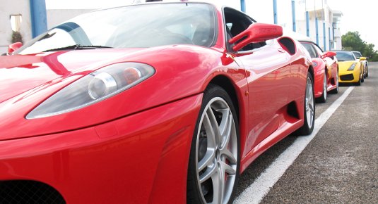 regalare guida ferrari imola