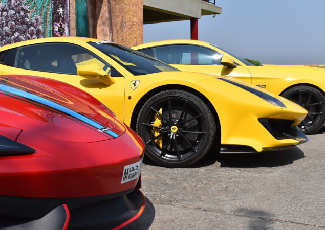 auto gt in pista