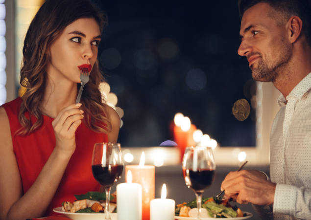 regalare una cena romantica