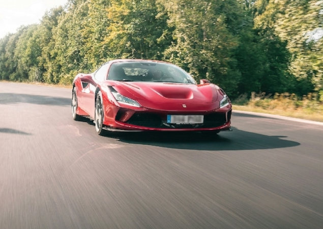 Guidare una Ferrari F8 Tributo in pista