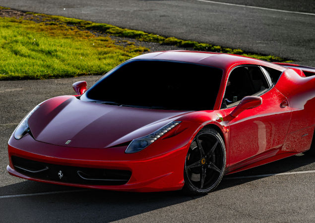 Guida una Ferrari 458 Italia in pista