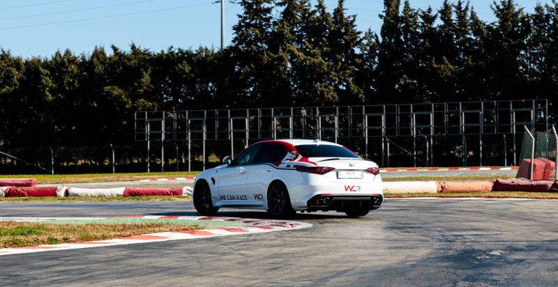 L'Alfa Giulia Quadrifoglio affronta le curve tecniche della pista Binetto in Puglia
