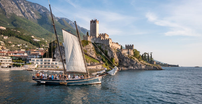 Escursione in barca a vela per gruppi sul Lago di Garda