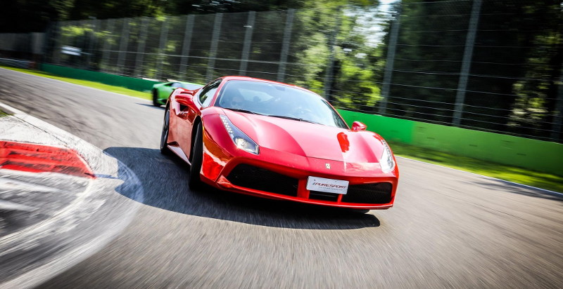 Buono di compleanno per guidare in pista la Ferrari 488 GTB in Toscana