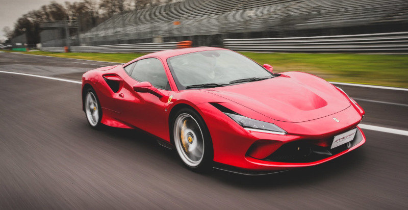 Buono regalo di compleanno per la guida in pista della Ferrari F8 Tributo in Toscana