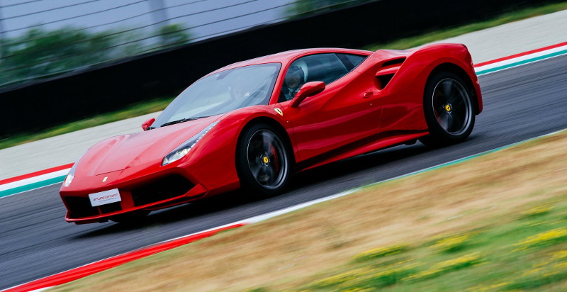 Buono regalo guidare una Ferrari in pista