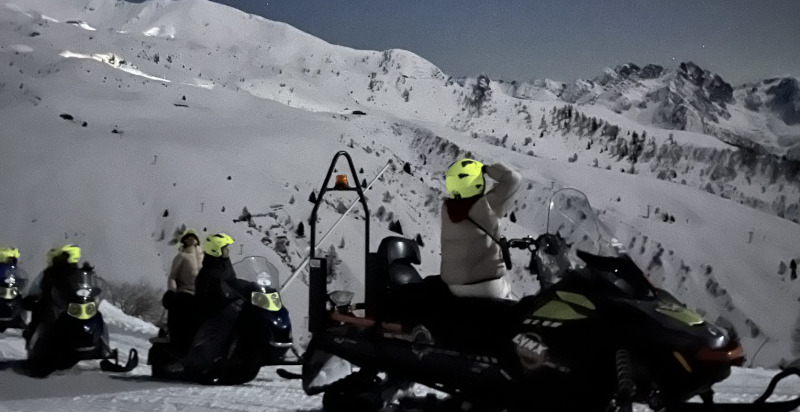 Cena in baita a Foppolo dopo escursione in motoslitta