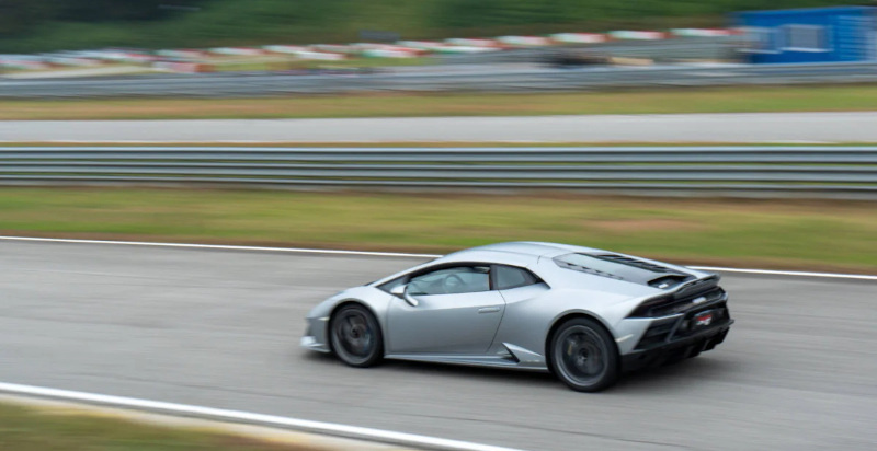 Copilota Lamborghini nel Circuito del Friuli a Precenicco 