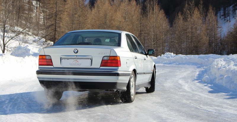 Corso guida sicura su ghiaccio e neve