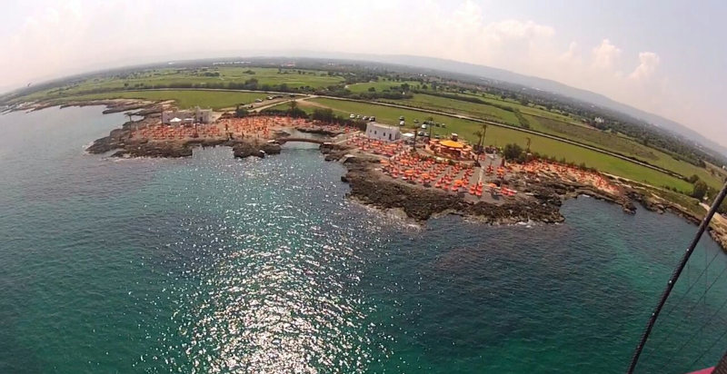 Emozione e libertà nel volo paramotore biposto sulla Puglia