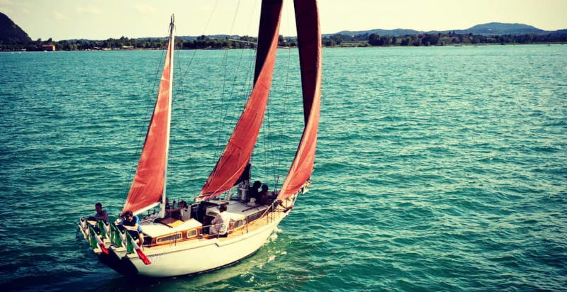 Escursione in barca a vela in esclusiva - Lago d