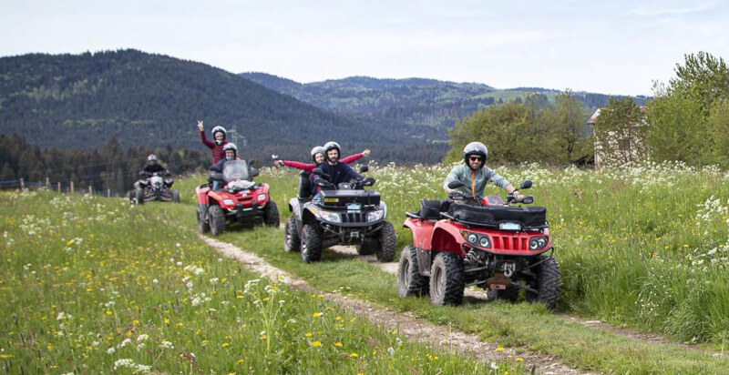 Quad nei prati verso malga in zona Asiago