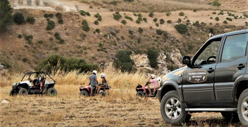 Natura selvaggia della Sicilia durante il tour in 4x4