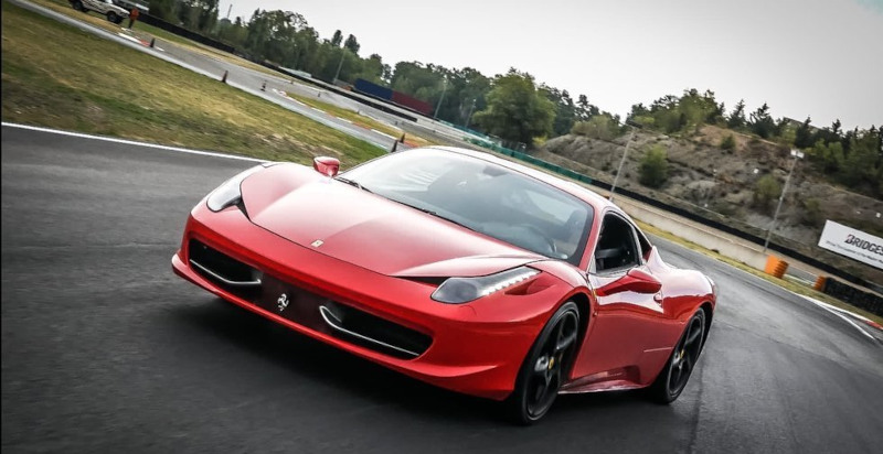 Esperienza Ferrari per bambini alla Pista Pomposa