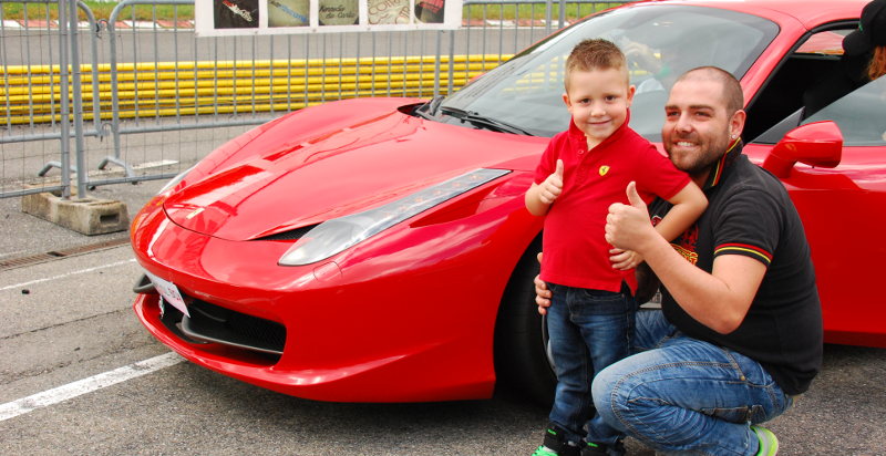 Esperienza passeggero Ferrari su circuito di Modena per bambini