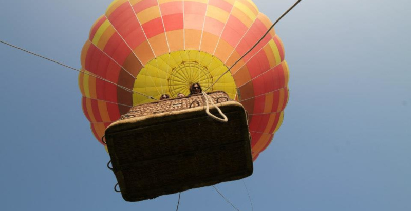 Esperienza romantica in mongolfiera privata con panorama sul Lago di Garda