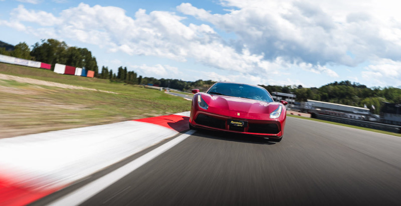 Ferrari 488 GTB da passeggero in pista a Lombardore