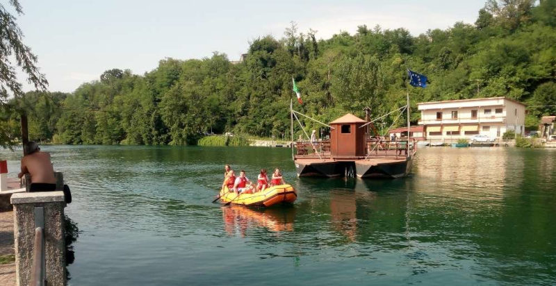 Paesaggio del fiume Adda nel Parco Adda Nord durante rafting