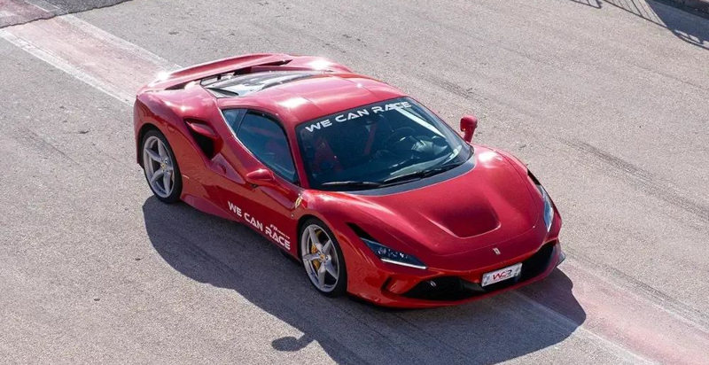 Esperienza per bambini da passeggeri su Ferrari a Limatola