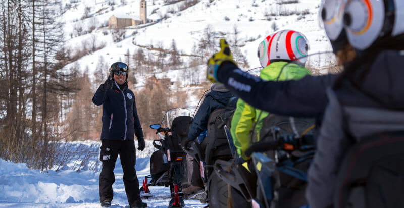 gruppo tour motoslitte guida esperta a Sauze di Cesana