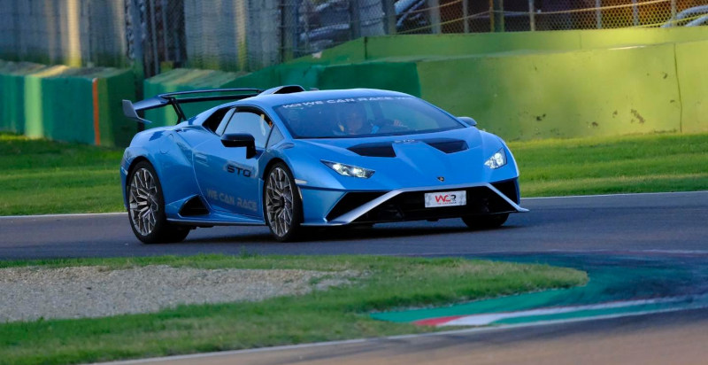 Esperienza di guida al volante della Lamborghini Huracán STO su regali24