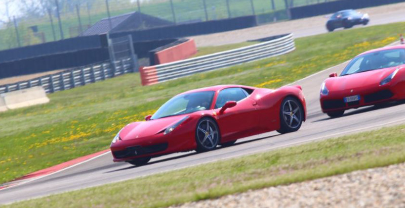 Guidare una Ferrari su pista Napoli
