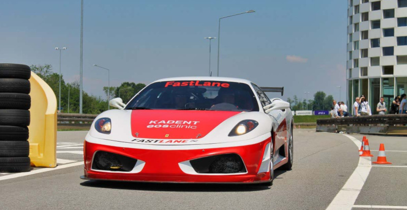 Guidare una Ferrari Challenge Pavia - regali 24