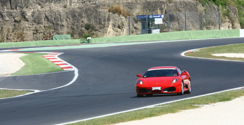 Guidare una Ferrari circuito di Cremona