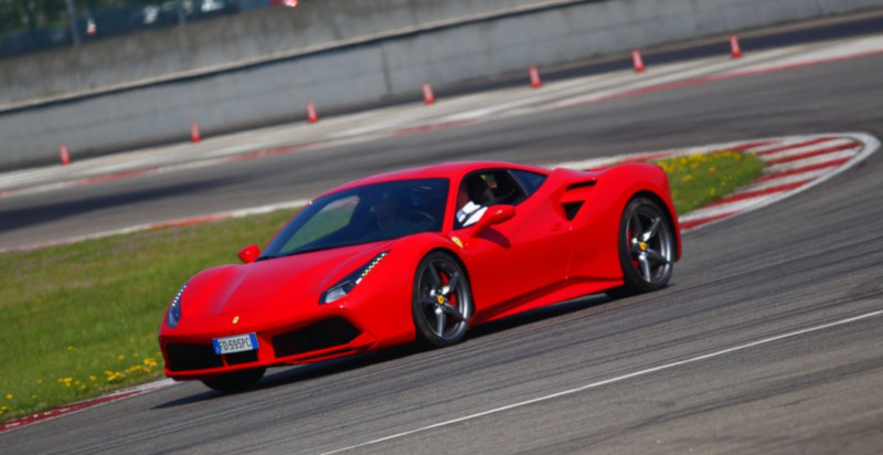 Guidare una Ferrari in pista Svizzera
