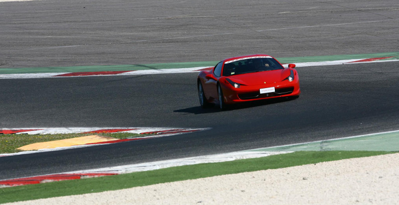 Guidare una Ferrari pista Mugello