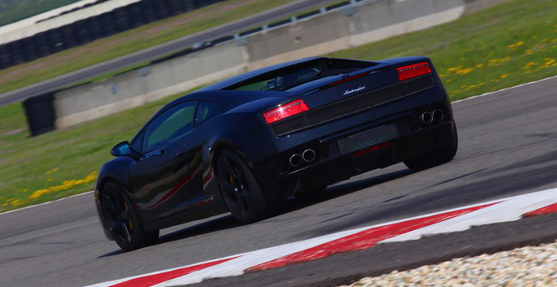 Guidare una Lamborghini in pista Arese Lombardia