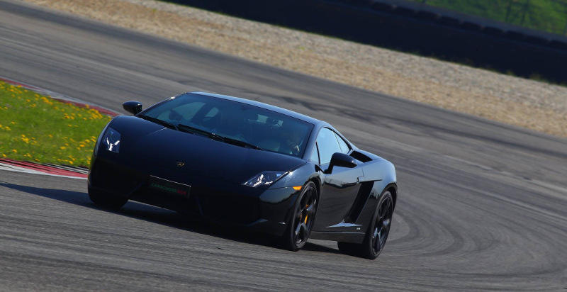 Guidare una Lamborghini in pista Arese Milano