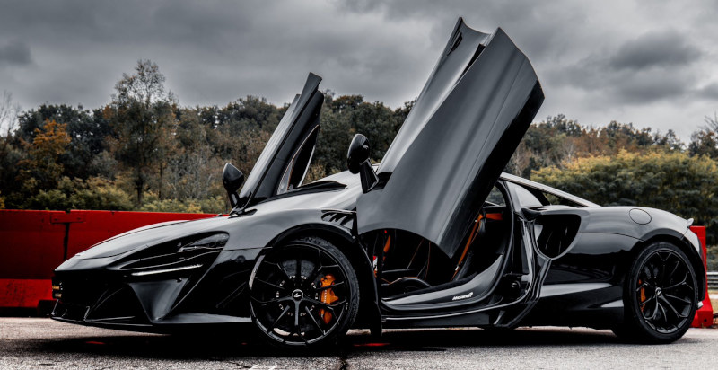Girare in pista con McLaren a Varano