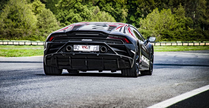 Lamborghini Huracán Evo sul circuito in Puglia