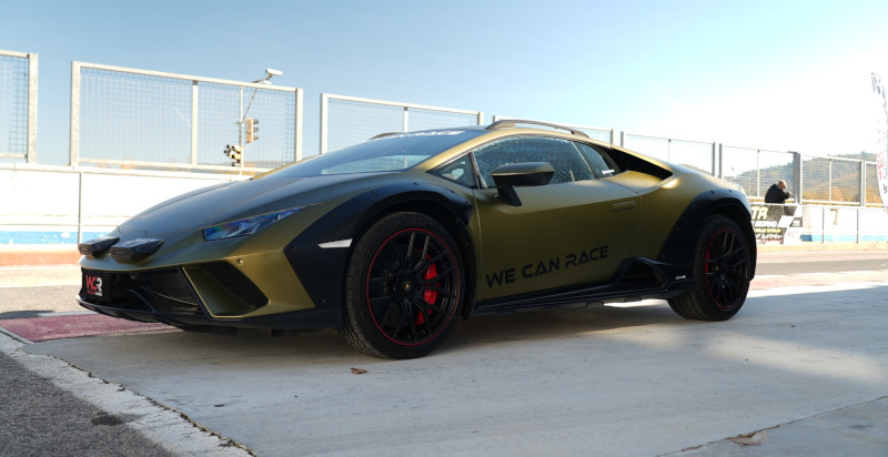 Lamborghini Huracán Sterrato sul circuito di Magione in Umbria