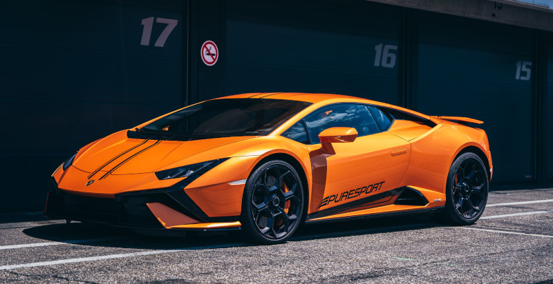 Lamborghini Huracán Tecnica nei box dell'Autodromo di Imola prima della guida in pista