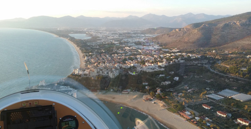 Scopri Salto di Fondi dall'alto in autogiro