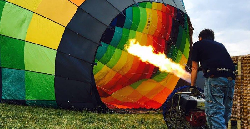 Esperienza in mongolfiera privata per due persone nelle Langhe