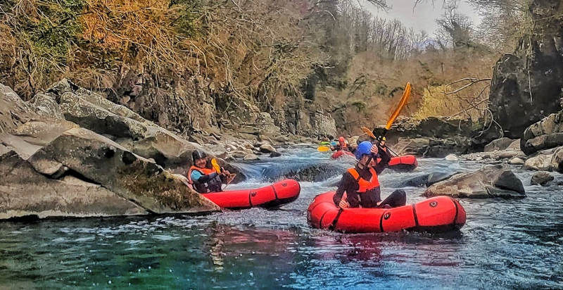 Avventura estiva in packrafting lungo il fiume Serchio