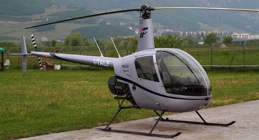 pilota un elicottero a Trento