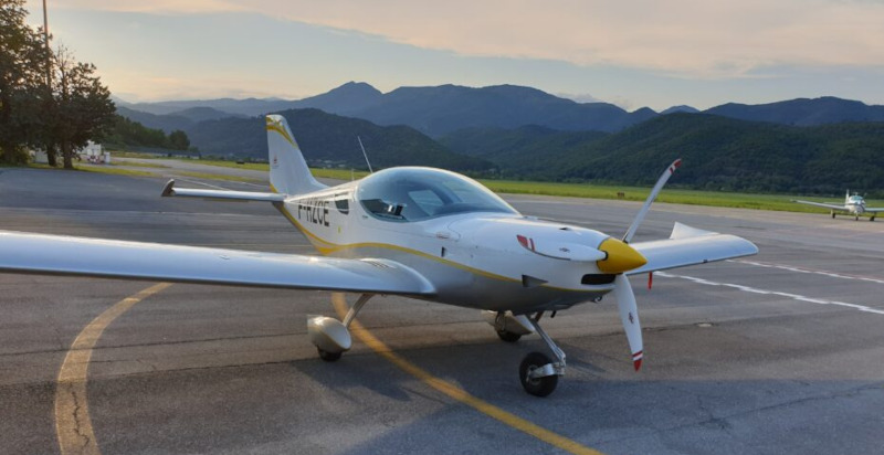 Volo in aeroplano con prova di pilotaggio a Villanova d'Albenga