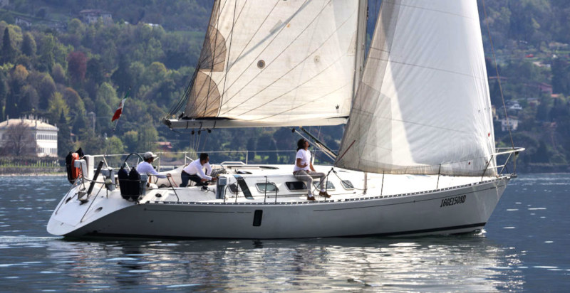 Regala aperitivo in barca a vela Lecco