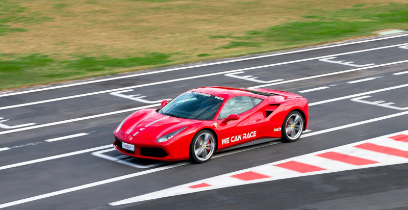 Ferrari sul tracciato umbro