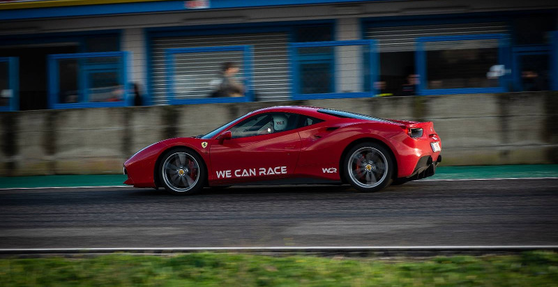 Buono regalo per guidare una Ferrari 488 GTB o Portofino a Muro Leccese