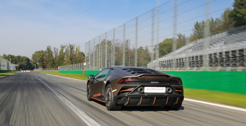 Buono regalo guidare Lamborghini in pista