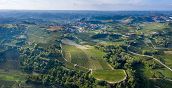 Degustazione vini biologici del Roero presso un'azienda agricola a Castagnito
